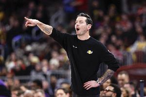 雷迪克：身体反抗不但体现在防守端的抓拉卡位 进攻端同样主要_24直播网