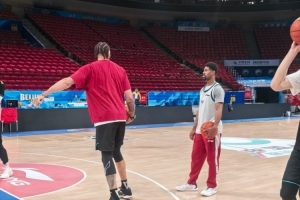 去NBL练这个了？？？？？？北京4外助亮相赛前热身 麦基给贝利解说突破选择_24直播网