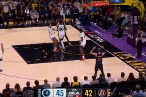 潇洒！里夫斯突破后旋转送出妙传 八村接球三分飙中追平_24直播网