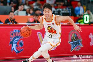 起劲局！姜伟泽12中6砍20分并送出7次助攻 三分9中4&首节独得11分_24直播网