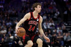 布泽利斯22岁前单场砍下40+！队史比肩乔丹&艾尔顿·布兰德_24直播网