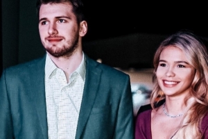 名记：东契奇回老家探视欲带女儿返美与未婚妻起争执 对方曾报警!_24直播网