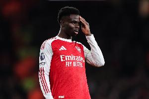 周薪超30万镑！24岁萨卡体现糟糕早早被换，，，，枪手刚顶薪续约至2031_24直播网