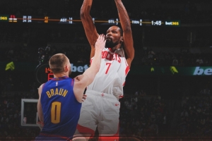 火箭惨败掘金！火蜜：申京更像流产版约基奇 斯通还以为阵容OK吗_24直播网