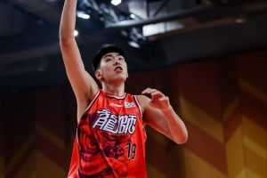 力战难救主！徐昕全场4投4中 获得8分9篮板2助攻2盖帽_24直播网
