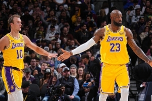 詹姆斯：每场角逐都很主要 你可以为季后赛打造习惯和化学反映_24直播网