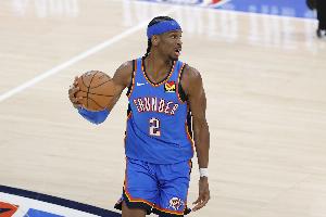 破纪录稳了！亚历山泰半场7中5&三分3中2砍17分3板4助2断2帽！_24直播网