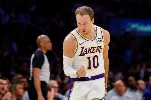 雷迪克：肯纳德0.5秒做决议的能力让人印象深刻 他也不是防守误差_24直播网