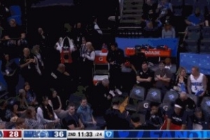 落地不稳！奇才库珀还击上篮崴脚 已返回易服室_24直播网