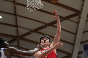 媒体人：混音复刻昨天剧情崩得莫名其妙 小杨最后没球全靠自己抢_24直播网