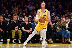 板凳乏力！湖人轰下142分 替补合计仅孝顺5分&肯纳德7中1_24直播网