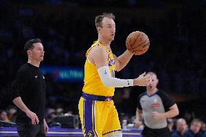 手艺冷却中？？？？肯纳德近两场三分7中1&掷中率14.3% 赛季掷中率48.8%_24直播网