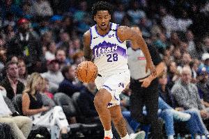 拼尽全力！森萨博20中12砍全场最高31分 三分8中6_24直播网