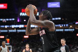 没什么着述用！芬尼-史女士顶替申京首发 半场三分2中0一分未得_24直播网