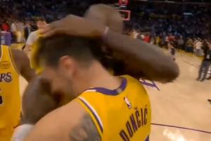 ??爱你！角逐竣事后詹姆斯第一时间从后场狂奔回去和东契奇拥抱_24直播网