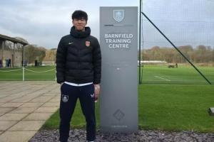 有望闯荡英伦足坛！张家鸣在塞尔维亚达5次进场 就可获英国劳工证_24直播网