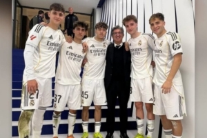 巴尔韦德晒皇马青训照片：谢谢青训营的孩子们，，，，，，他们一直倾尽全力_24直播网