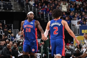 斯图尔特：新秀时的坎宁安语言就像宿将 他每年都在前进_24直播网