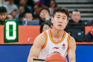 小节12分带队逆转！姜伟泽32分全场最高 三分9中6&要害2分定胜局_24直播网