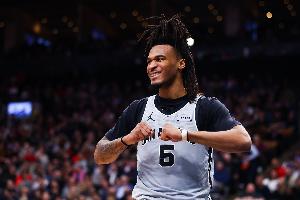 能攻能传能防！卡斯尔11中5拿15分7板10助 正负值+22全场最高！_24直播网