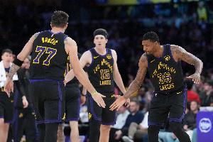 唯一档！湖人本赛季要害时刻战绩18胜6负 胜率高达75%领跑全同盟_24直播网