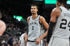 文班：组织能力是我又一个武器 靠牵制力和站位为队友创立空位_24直播网