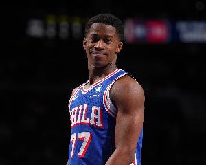 小鬼当家！76人多人缺阵 埃奇库姆半场砍双方最高10分带队领先_24直播网