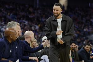 科尔：库里今早举行了个人训练 他随队出征客场能提升士气_24直播网