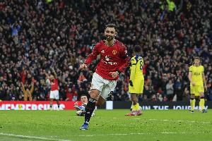 B费：知道维拉接纳高位防线，，，，以是我们必需确保跑位准确_24直播网