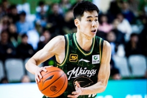 不让打了吗？？？？？？开局1分钟郭昊文&赵柏清冲突 双双被换下再未上场_24直播网