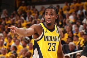 手感滚烫！内史女士三分再中 一节半8中7独得24分&三分6中5_24直播网