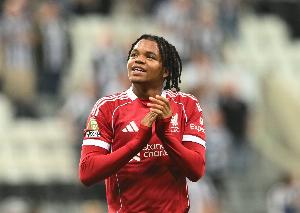 17岁198天，，，，恩古莫哈是06-07赛季以来英超单场最年轻7次过人球员_24直播网