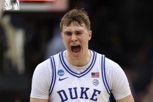 疯狂三月来袭！独行侠晒出球员们大学时期帅照！_24直播网