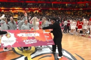 巴西输球捷克因输赢关系晋级 球员赛后向中国女篮比心_24直播网