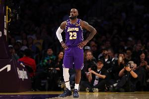 香波特：詹姆斯是个41岁的大男孩 17岁就赚大钱塑造了他的性格_24直播网