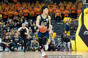 憋坏了！徐杰7中5高效拿下13分1板4助 次节剩4分钟才获登场时机_24直播网