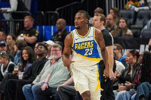 基础不丢！内史女士半场4中4&3记三分高效拿下11分_24直播网