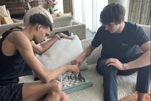 雷诺：文班是我很是要好的朋侪 他很职业&也是很了不起的球员_24直播网