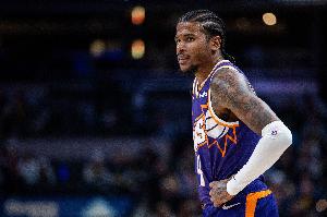 这打的啥呀！杰伦·格林半场14中3 两度被戈贝尔帽&上空篮不进_24直播网