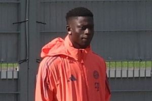 记者：拜仁冬窗新援巴拉·恩迪亚耶枢纽囊损伤，，，预计缺席三到周围_24直播网