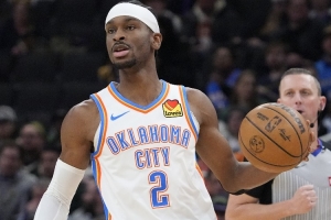 强是真滴强！亚历山大第三节10中8怒轰19分2板 三节砍下31分！_24直播网