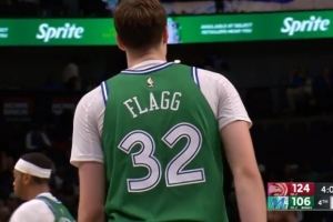 被帽到了吗？？？弗拉格弧顶三分短到离谱 三不沾直接24秒违例_24直播网