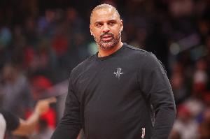 解说：攻不过就算了 防守都不如人家了 火箭不是防守型主教练么？？？_24直播网