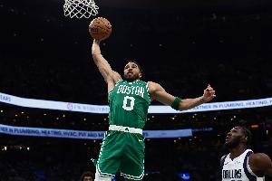 渐入佳境！塔图姆已往四。。。。撼【30.6分钟砍下22.3分9板3.8助_24直播网