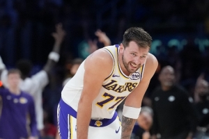 别再印象流了！东契奇反抗扎实&能跟住持球人 就看他自己想不想防_24直播网