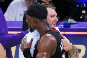 媒体人：自从热巴83分后 对位球星有意无意在他头上开启得分模式_24直播网