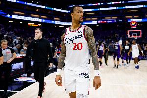 火力有谱！科林斯半场9中5拿到12分 三分4中2_24直播网