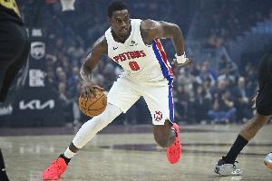 CC缺阵照样吃饼！杜伦三节打卡 15中9&8罚6中砍下24分11板2断_24直播网