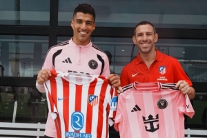 马克西·罗德里格斯造访迈阿密国际，，，，，，与苏亚雷斯互赠球衣_24直播网