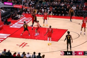 摧枯拉朽！奥孔武挡拆后接球顺下 看是申京蓦地腾飞单臂炸裂隔扣_24直播网